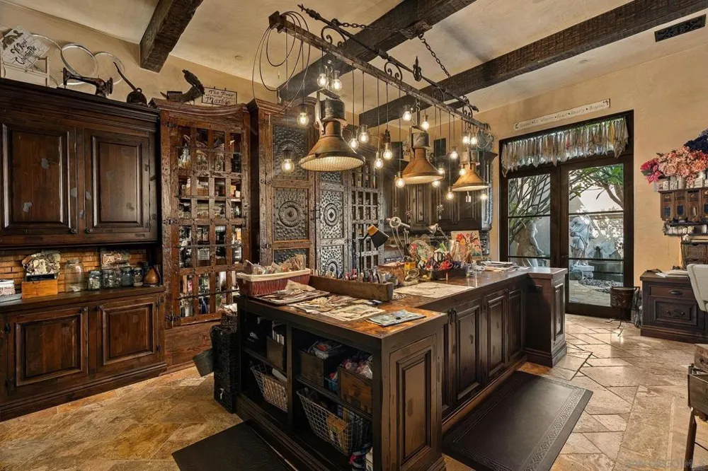 8619 Via Rancho Cielo Rancho Santa Fe, CA 92067