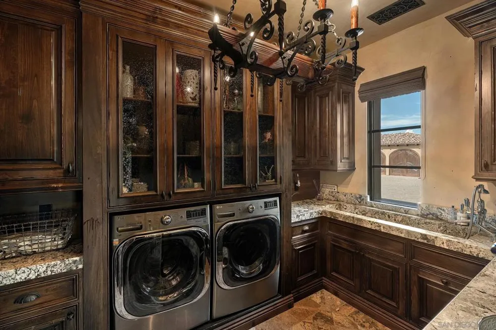 8619 Via Rancho Cielo Rancho Santa Fe, CA 92067
