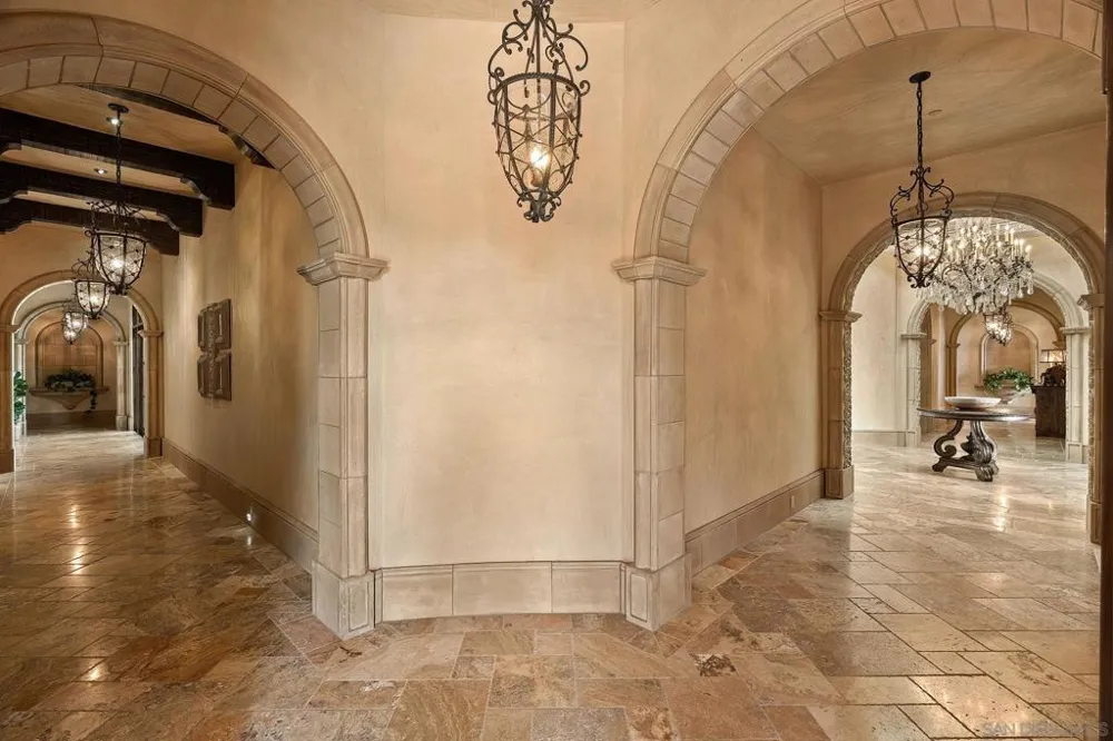 8619 Via Rancho Cielo Rancho Santa Fe, CA 92067