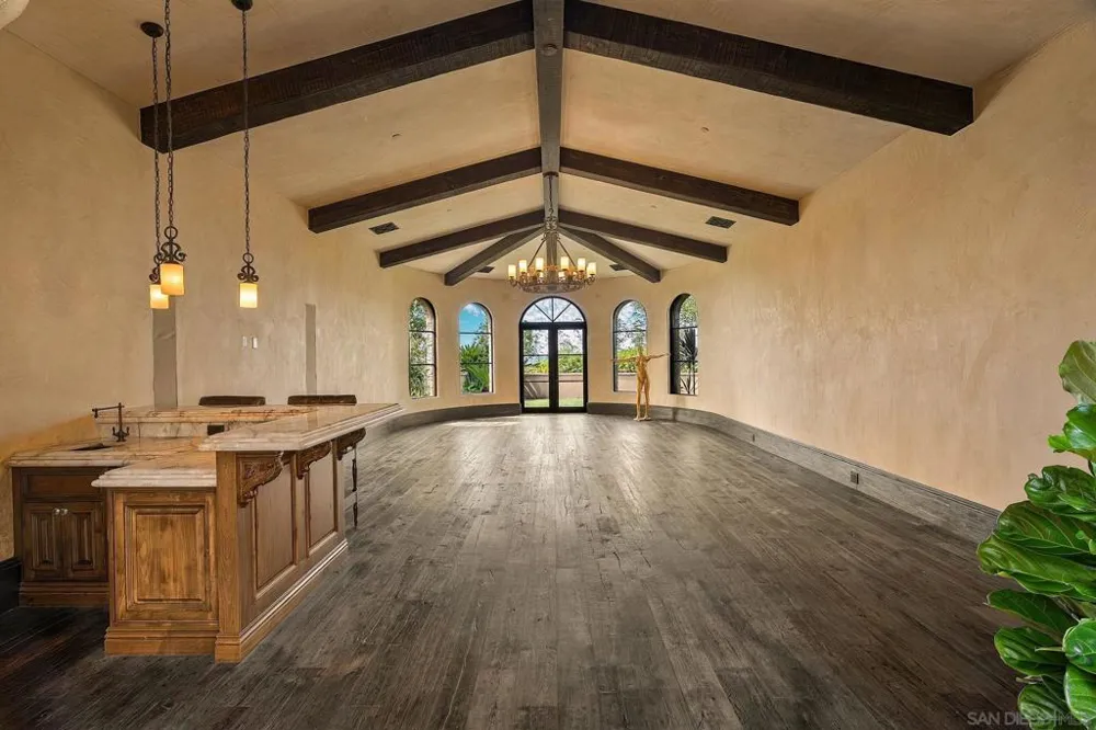 8619 Via Rancho Cielo Rancho Santa Fe, CA 92067