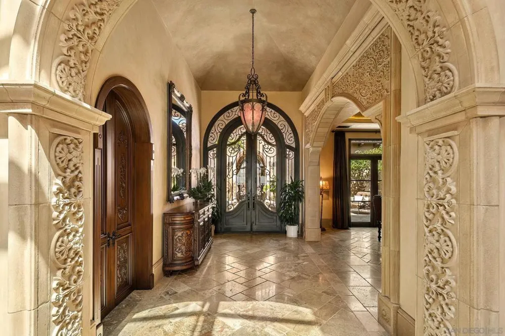 8619 Via Rancho Cielo Rancho Santa Fe, CA 92067