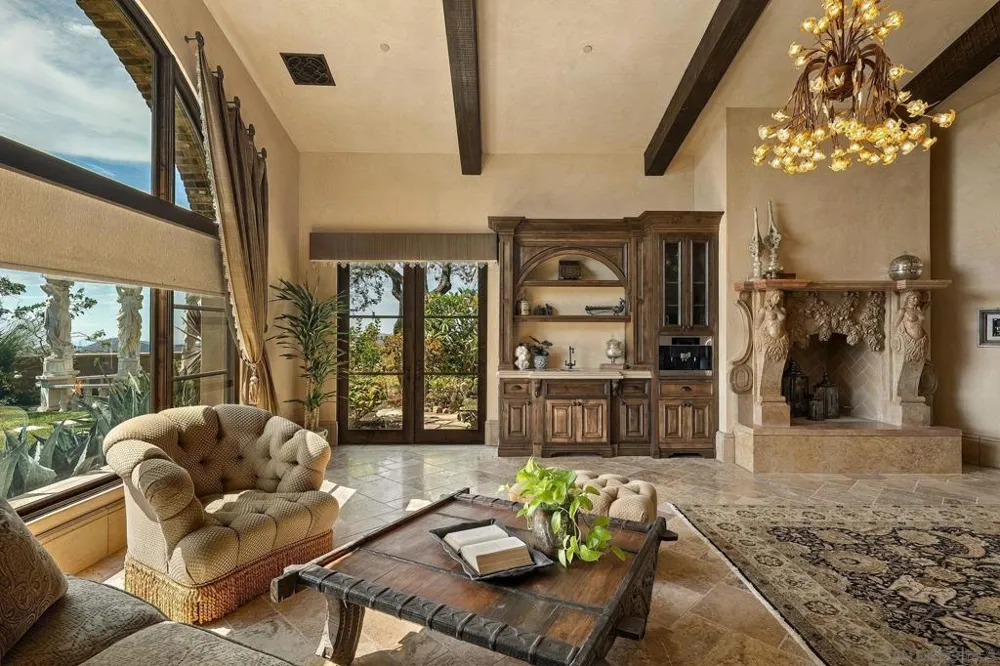 8619 Via Rancho Cielo Rancho Santa Fe, CA 92067