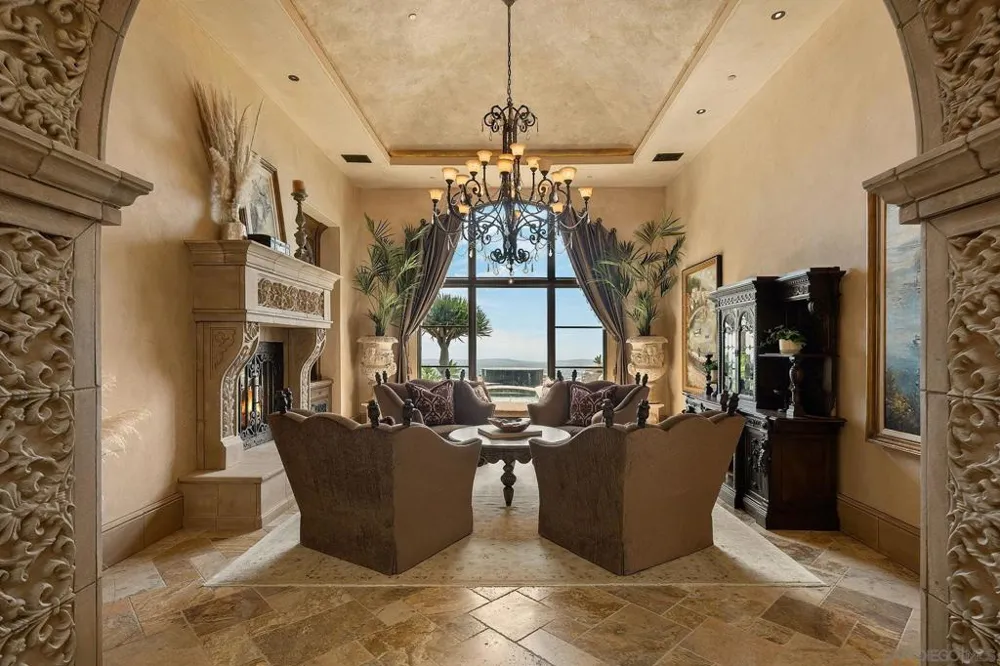 8619 Via Rancho Cielo Rancho Santa Fe, CA 92067