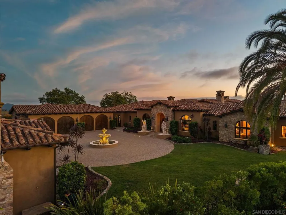 8619 Via Rancho Cielo Rancho Santa Fe, CA 92067