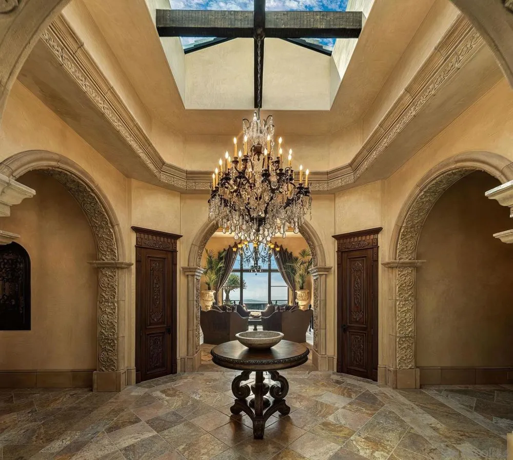 8619 Via Rancho Cielo Rancho Santa Fe, CA 92067