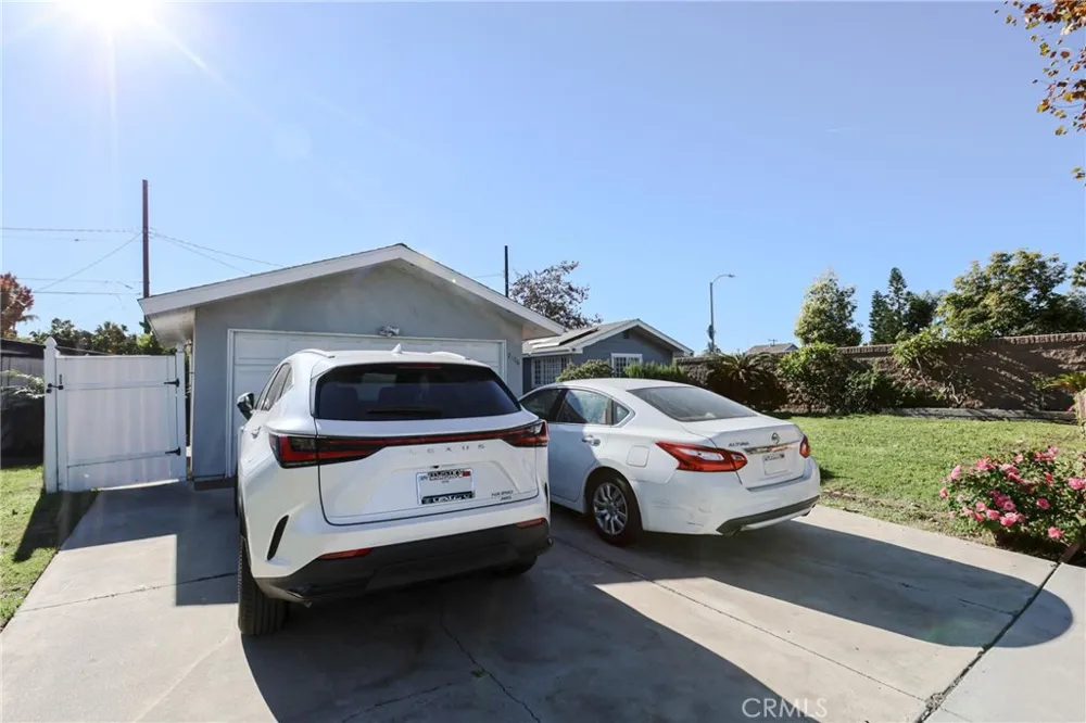2186 W Huntington Anaheim, CA 92801