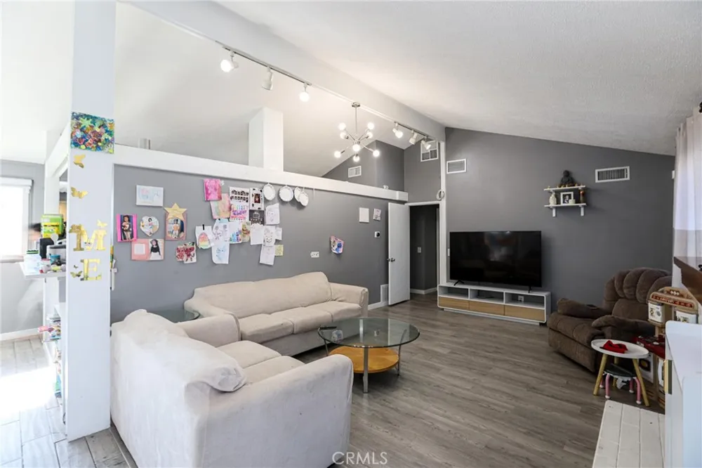 2186 W Huntington Anaheim, CA 92801