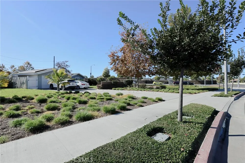 2186 W Huntington Anaheim, CA 92801