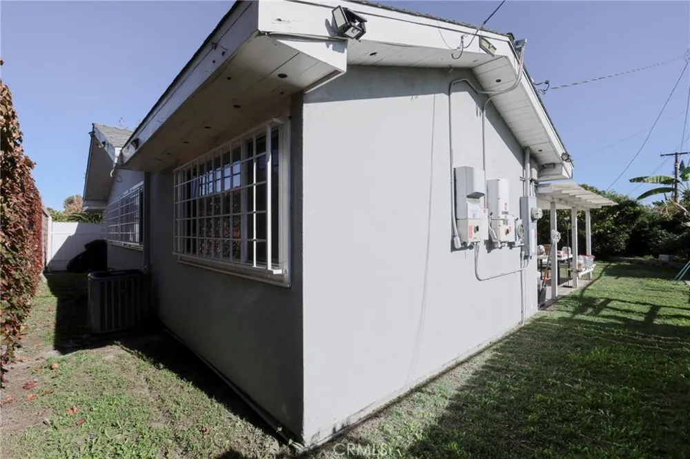 2186 W Huntington Anaheim, CA 92801