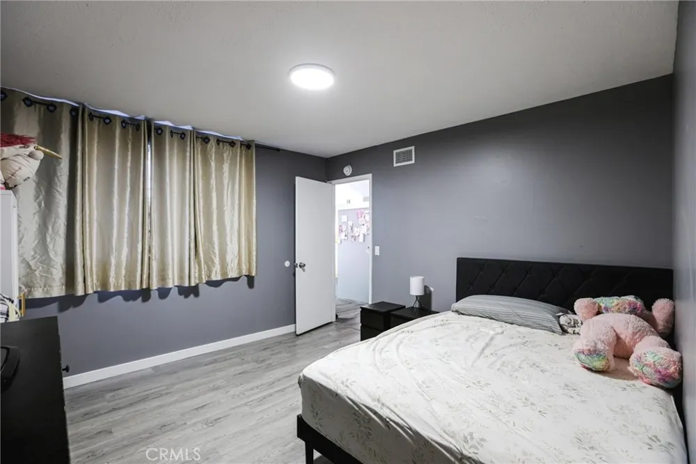 2186 W Huntington Anaheim, CA 92801