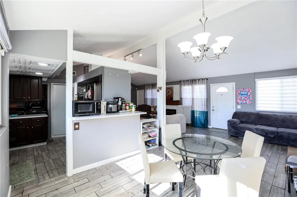2186 W Huntington Anaheim, CA 92801