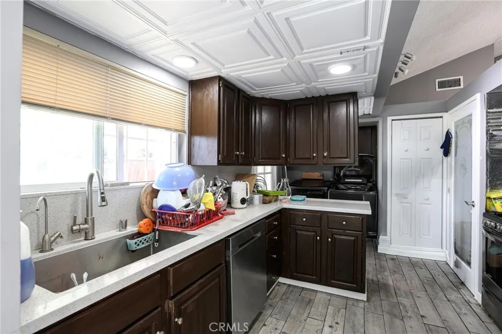 2186 W Huntington Anaheim, CA 92801