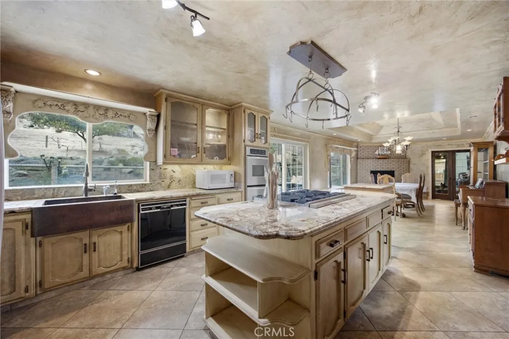 26001 Bear Valley Tehachapi, CA 93561
