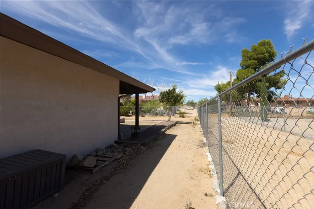 14078 Choco Apple Valley, CA 92307