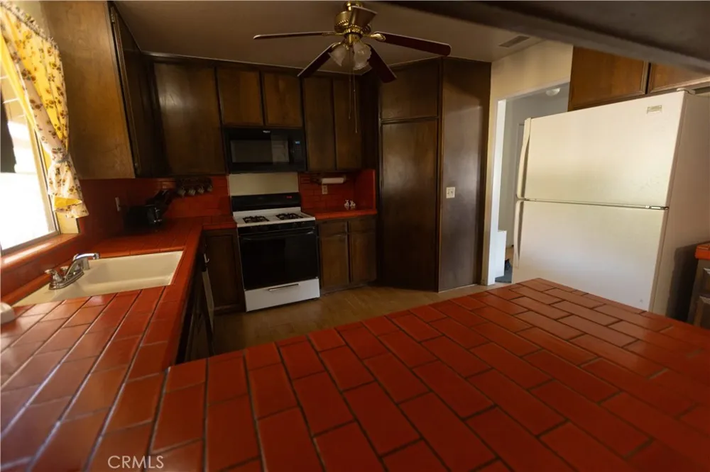 14078 Choco Apple Valley, CA 92307