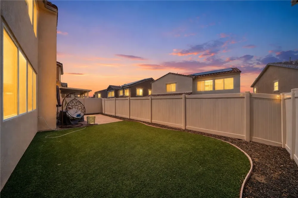 24150 Lavender Lake Elsinore, CA 92532