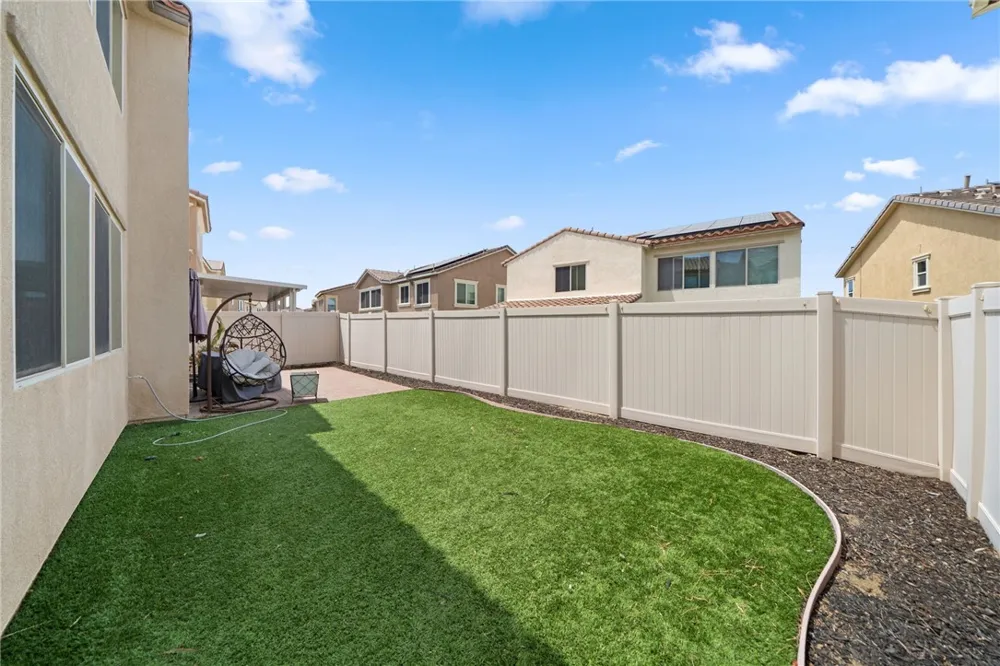 24150 Lavender Lake Elsinore, CA 92532