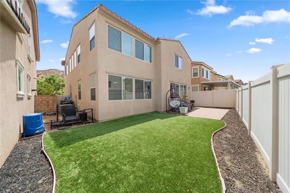24150 Lavender Lake Elsinore, CA 92532