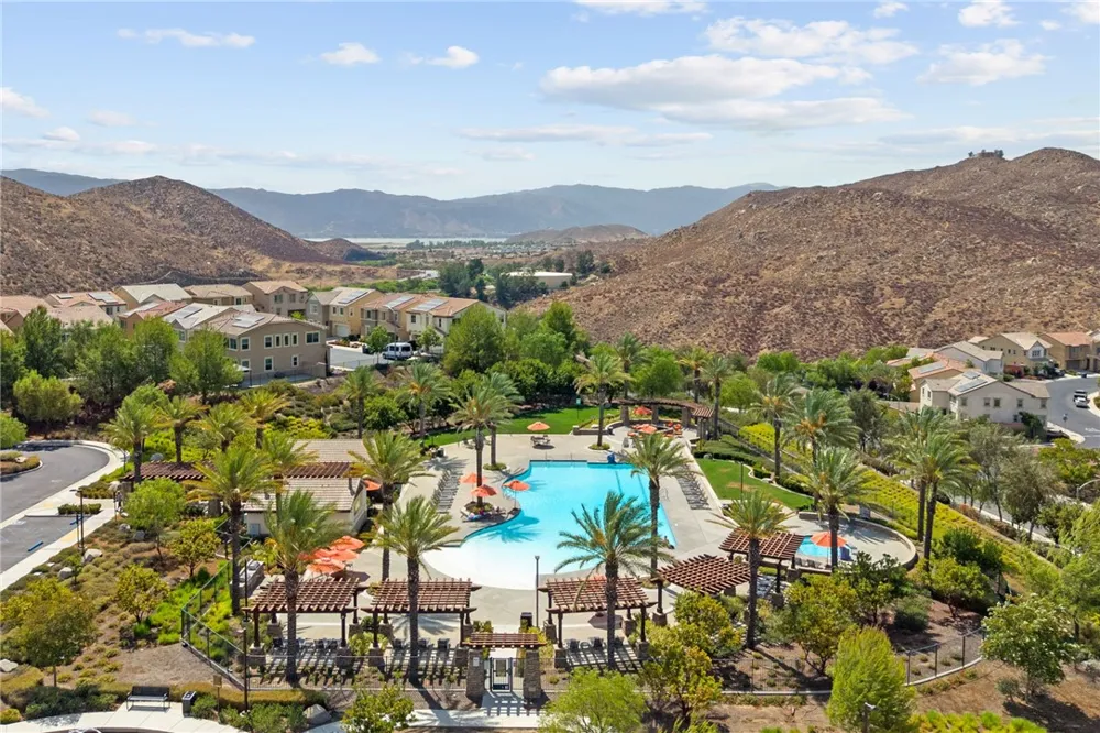 24150 Lavender Lake Elsinore, CA 92532