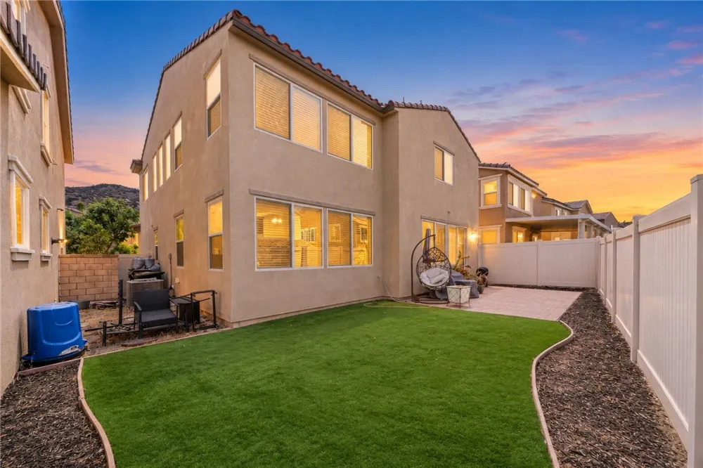 24150 Lavender Lake Elsinore, CA 92532