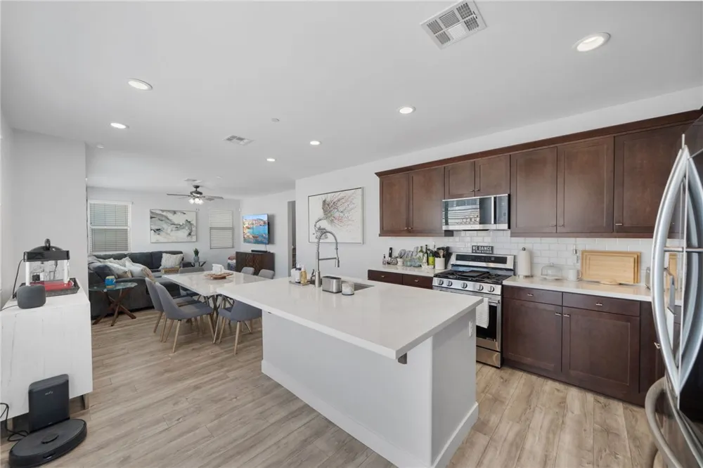 24150 Lavender Lake Elsinore, CA 92532