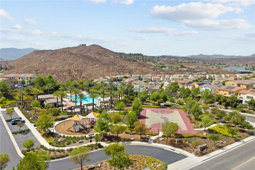 24150 Lavender Lake Elsinore, CA 92532
