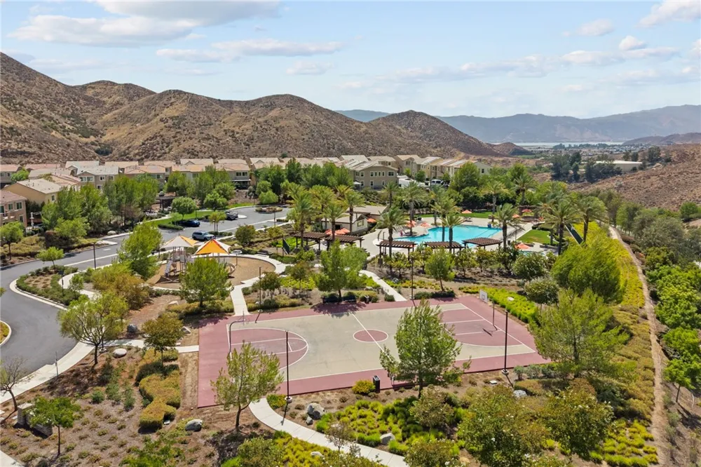 24150 Lavender Lake Elsinore, CA 92532