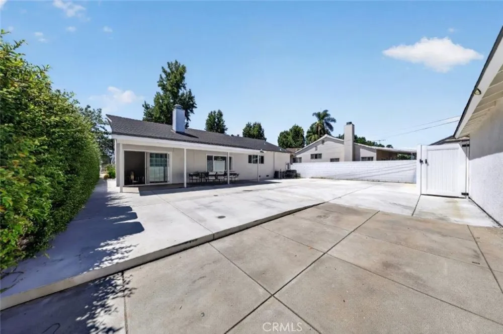 16003 Dearborn Street North Hills, CA 91343