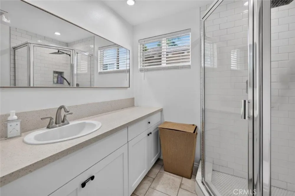 16003 Dearborn Street North Hills, CA 91343