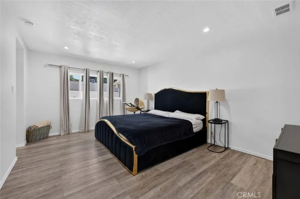 16003 Dearborn Street North Hills, CA 91343