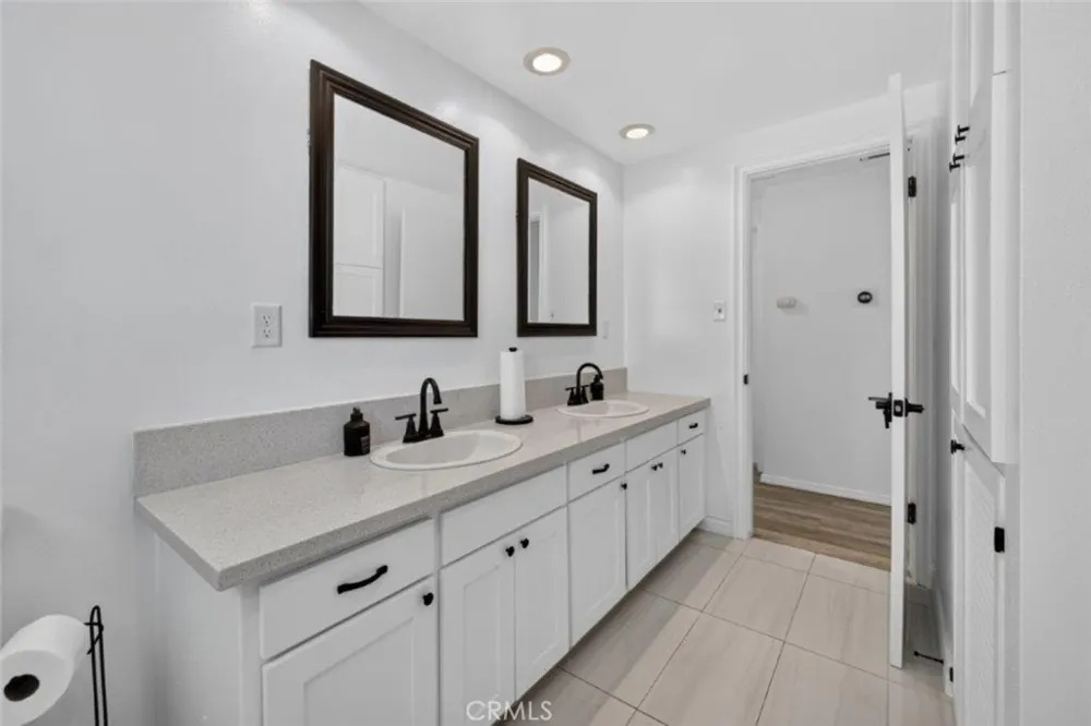 16003 Dearborn Street North Hills, CA 91343