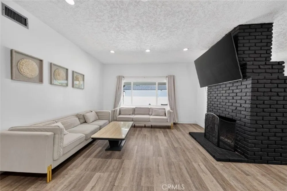 16003 Dearborn Street North Hills, CA 91343