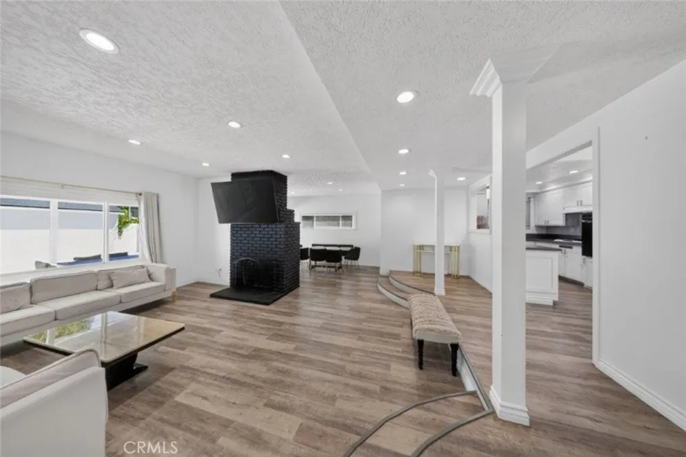 16003 Dearborn Street North Hills, CA 91343