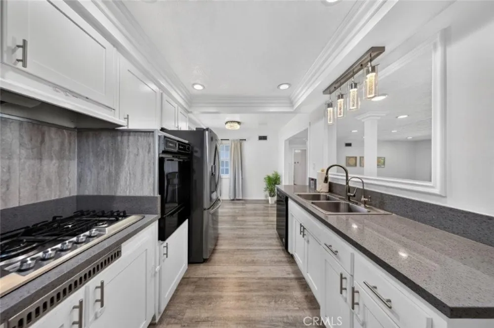 16003 Dearborn Street North Hills, CA 91343