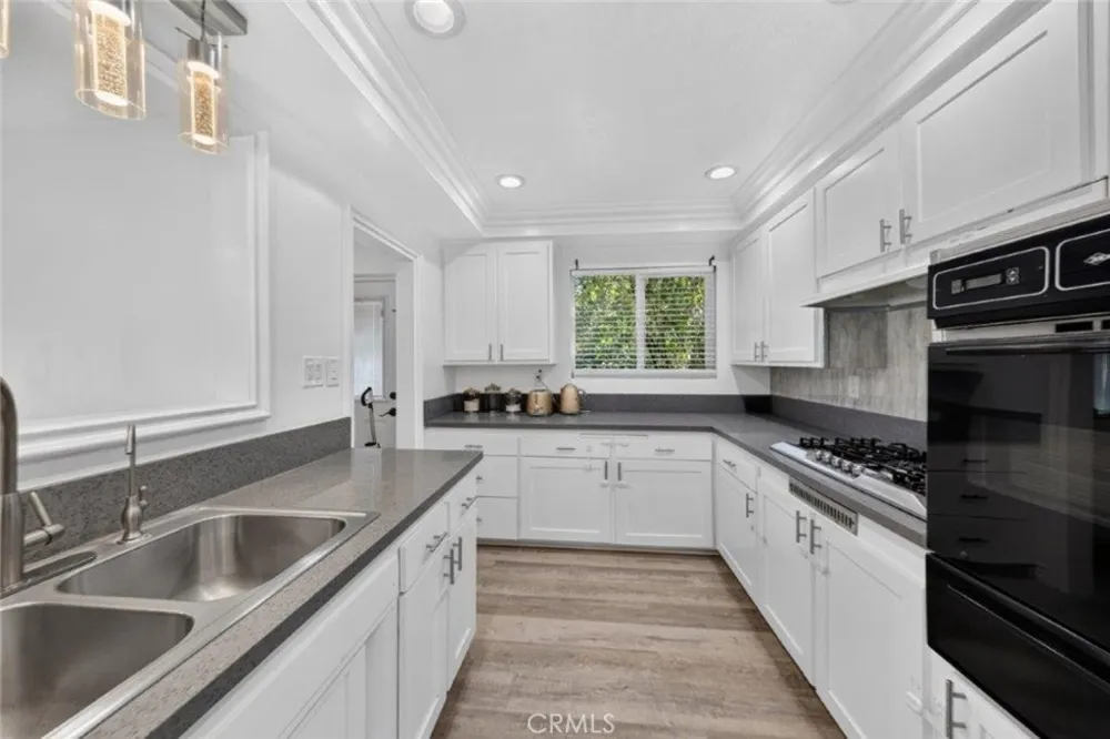 16003 Dearborn Street North Hills, CA 91343
