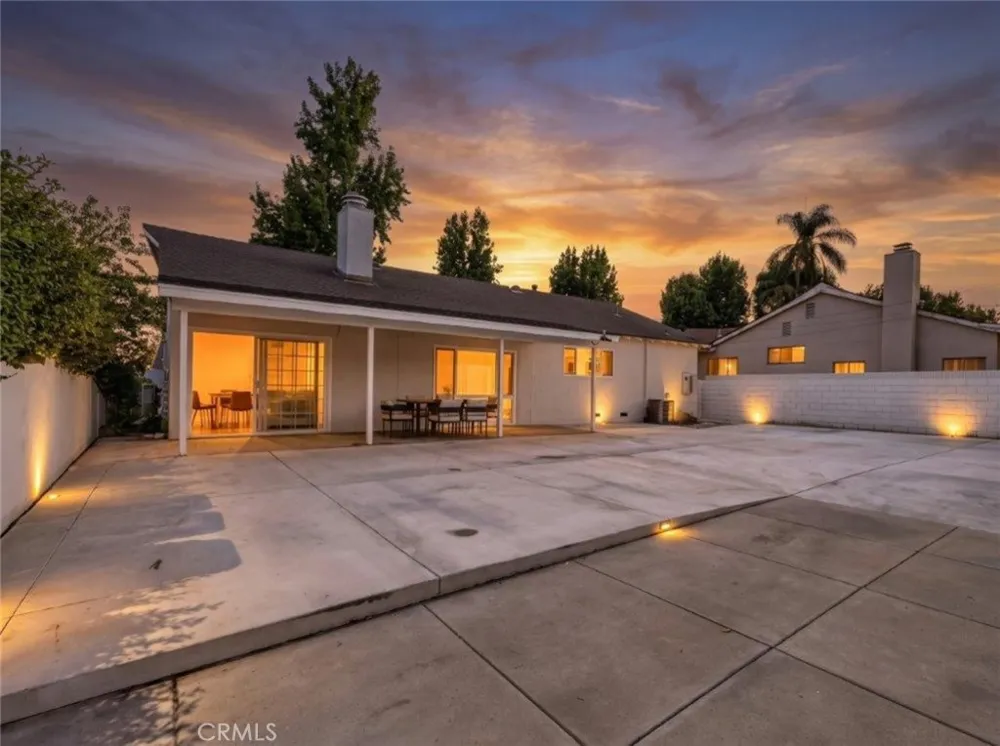16003 Dearborn Street North Hills, CA 91343