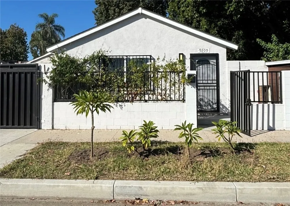 16003 Dearborn Street North Hills, CA 91343
