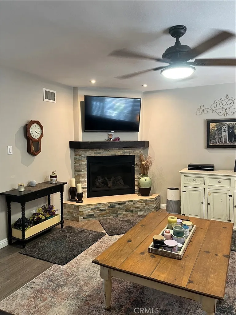 62 E Calle La Sombra Camarillo, CA 93010