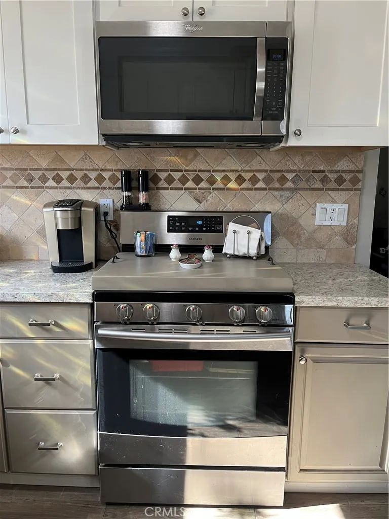 62 E Calle La Sombra Camarillo, CA 93010
