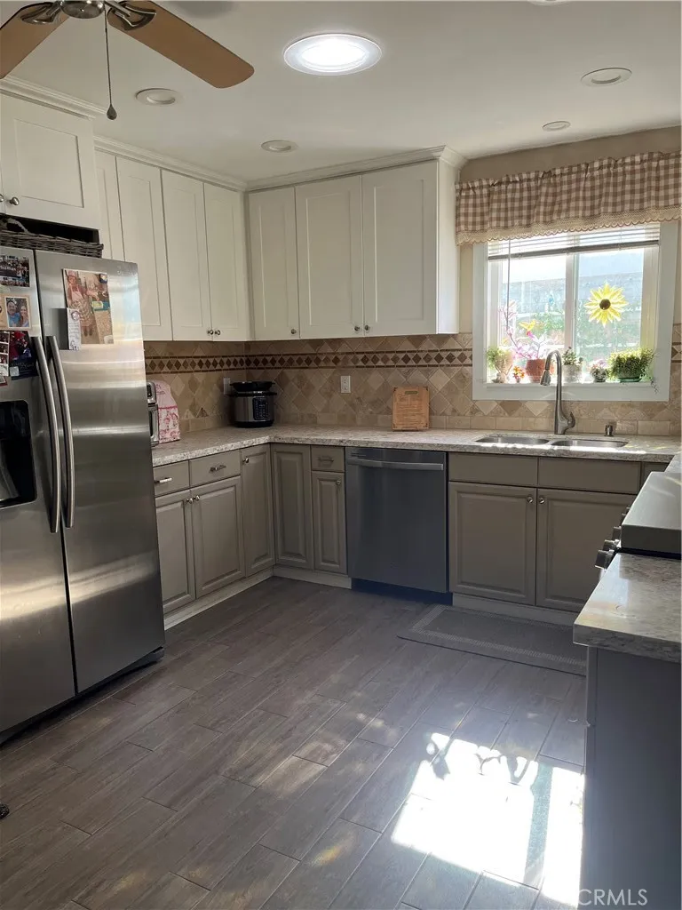 62 E Calle La Sombra Camarillo, CA 93010