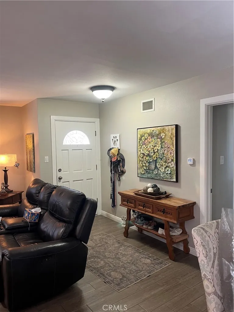 62 E Calle La Sombra Camarillo, CA 93010