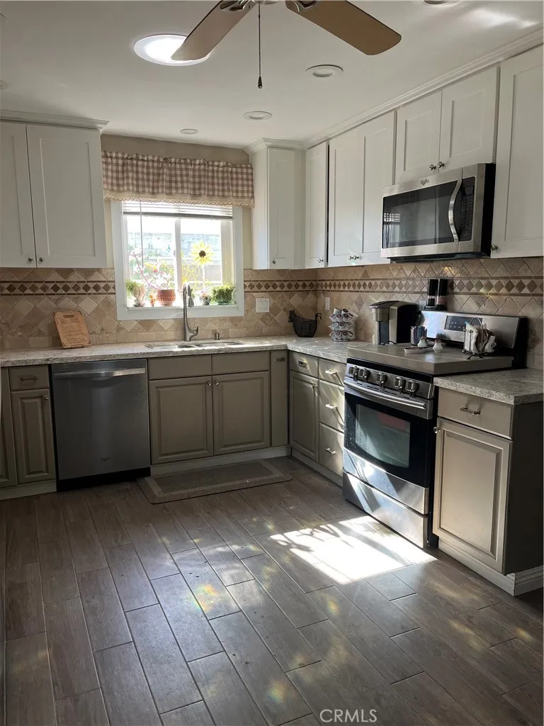 62 E Calle La Sombra Camarillo, CA 93010