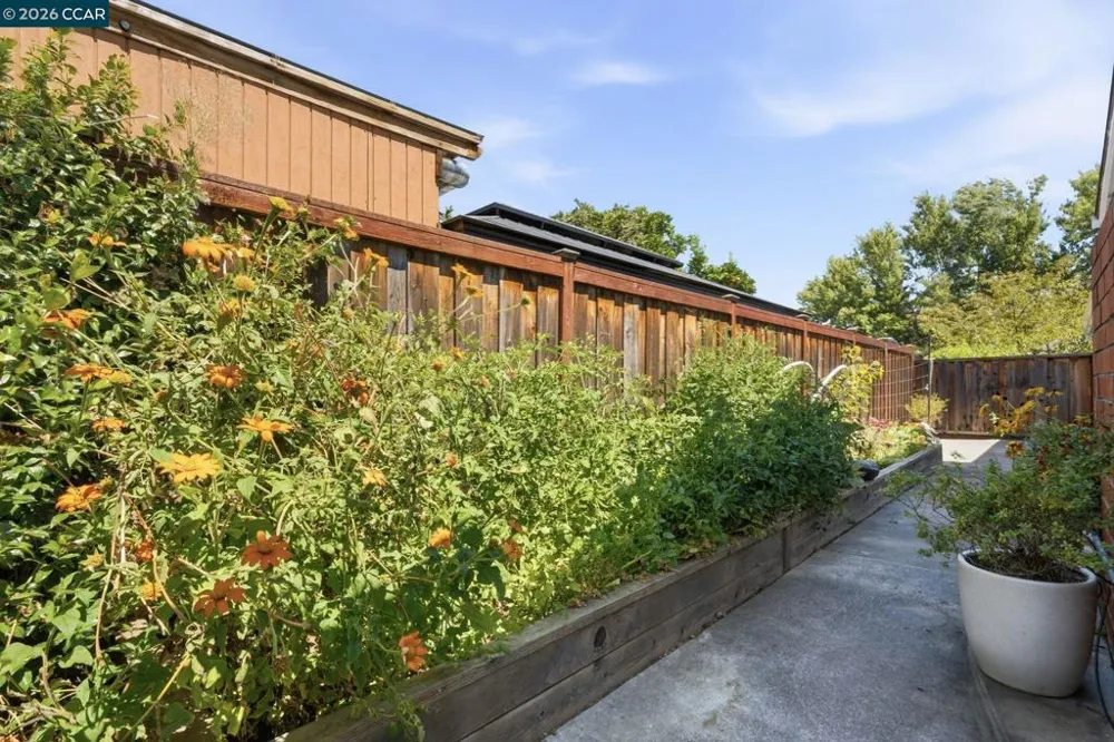 1739 Woodcrest Dr Concord, CA 94521