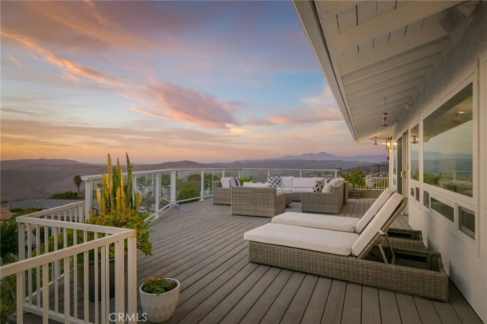 609 Avenida Teresa San Clemente, CA 92672
