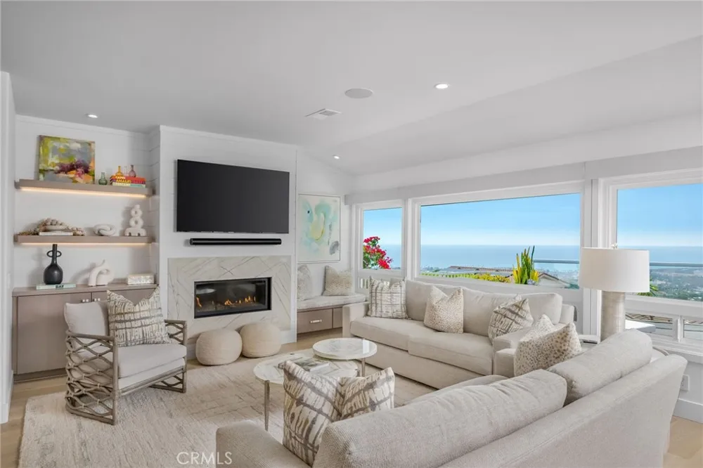 609 Avenida Teresa San Clemente, CA 92672