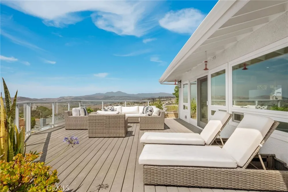 609 Avenida Teresa San Clemente, CA 92672