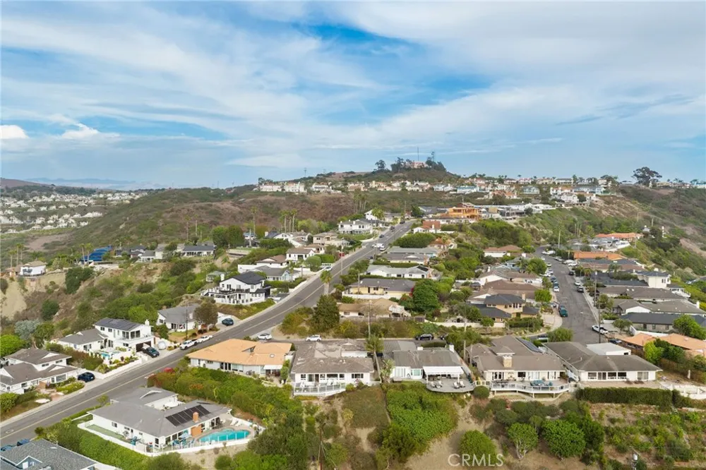 609 Avenida Teresa San Clemente, CA 92672