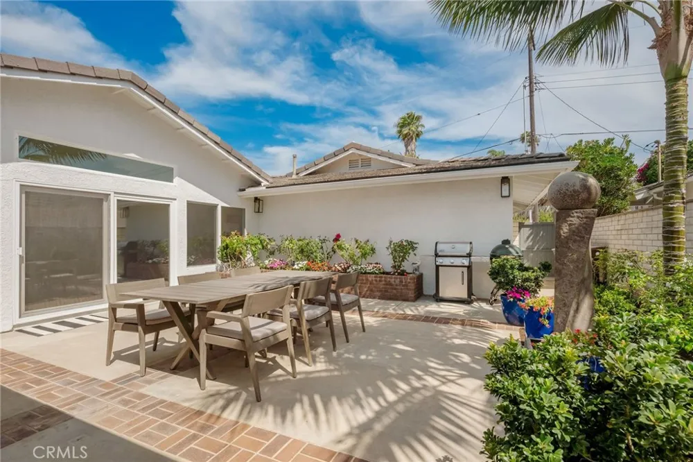 609 Avenida Teresa San Clemente, CA 92672