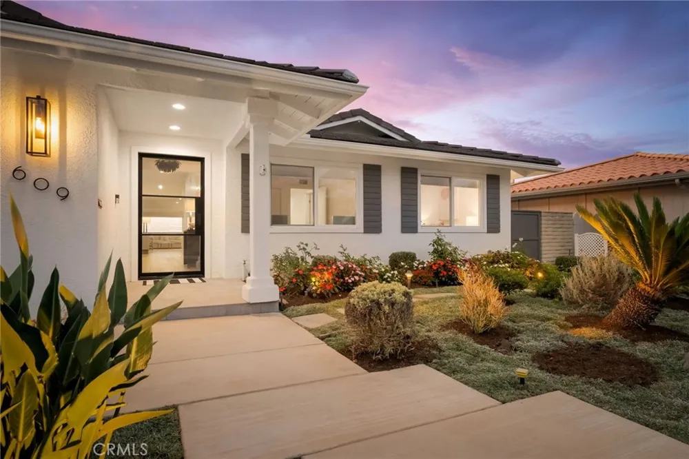 609 Avenida Teresa San Clemente, CA 92672
