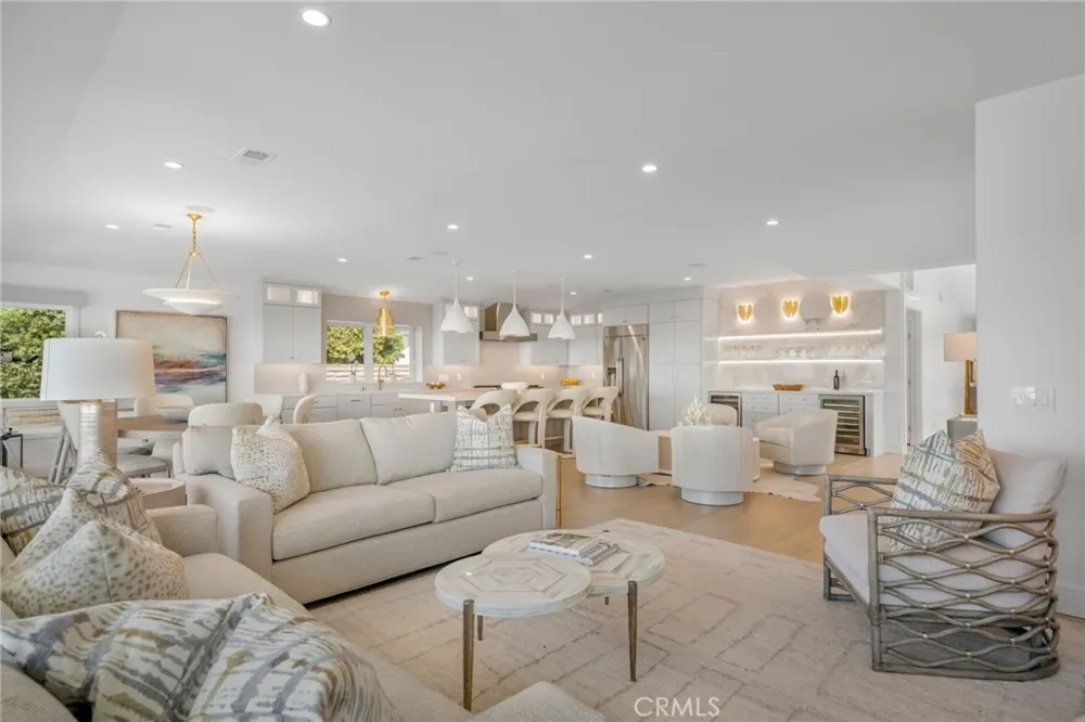 609 Avenida Teresa San Clemente, CA 92672